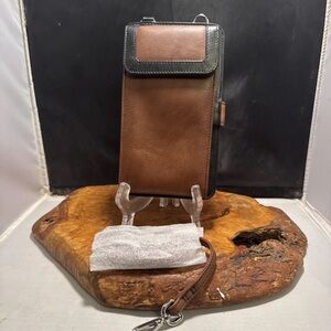 ili New York Genuine Brown Leather RFID Crossbody Smartphone Wallet